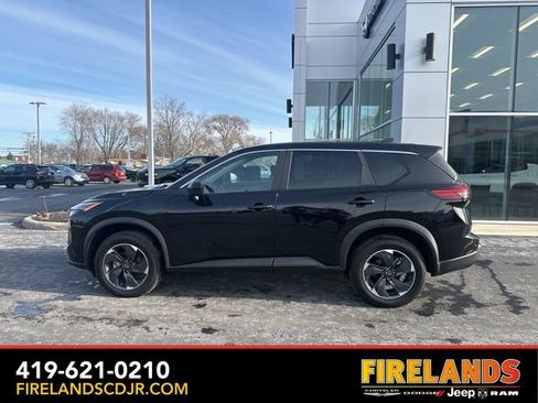 Used 2024 Nissan Rogue SV image 6