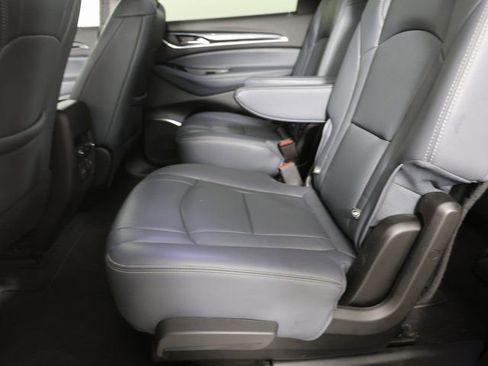 Used 2024 Buick Enclave Premium image 9