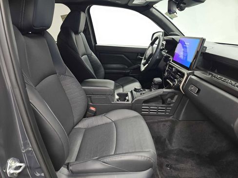 Used 2025 Toyota Tacoma TRD Sport w/ TRD Sport Premium Package AWD/4WD image 5
