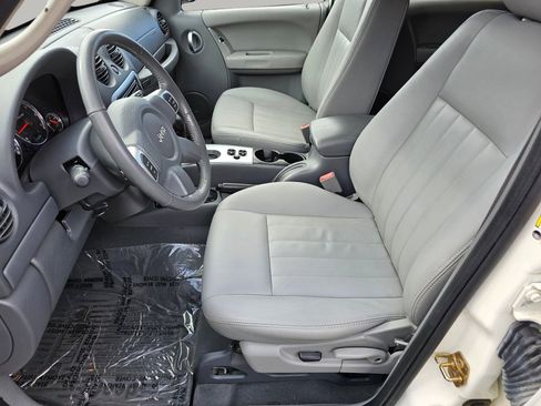 Used 2005 Jeep Liberty Limited image 19