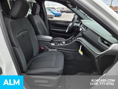 Used 2025 Jeep Grand Cherokee Laredo X w/ Luxury Tech Group I AWD/4WD image 19