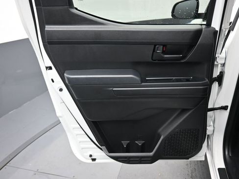 Used 2025 Toyota Tacoma SR image 29