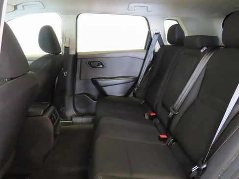 Used 2023 Nissan Rogue S image 29