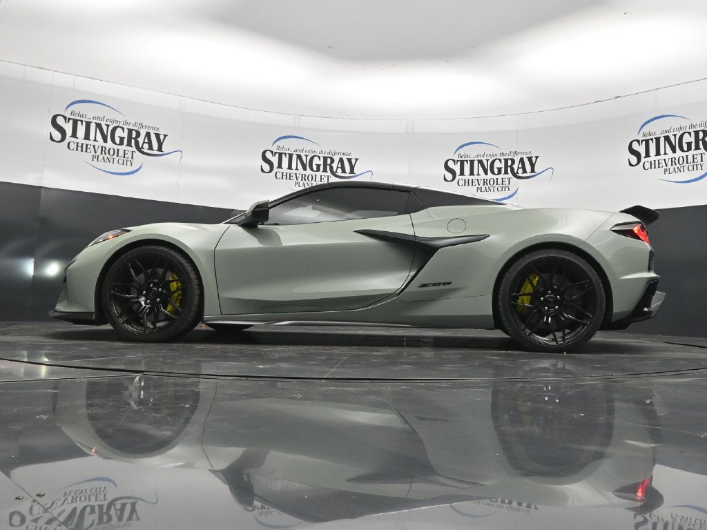 Used 2024 Chevrolet Corvette Z06 w/ Stealth Interior Trim Package RWD image 29
