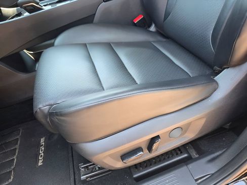 Used 2023 Nissan Rogue SV w/ SV Premium B Package AWD/4WD image 12