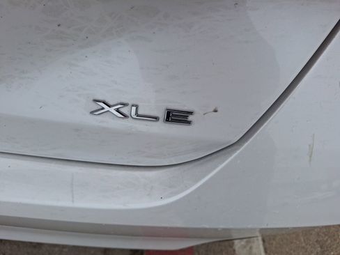 Used 2021 Toyota Avalon XLE image 12