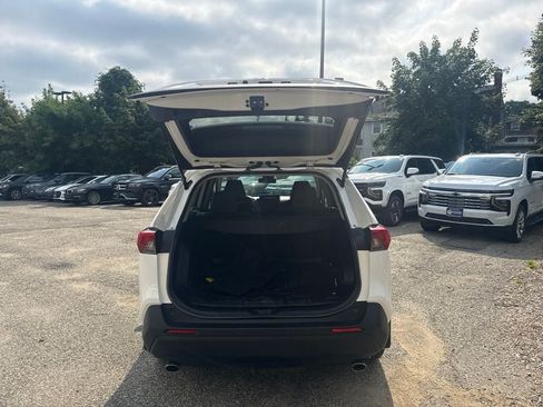 Used 2021 Toyota RAV4 XLE AWD/4WD image 6