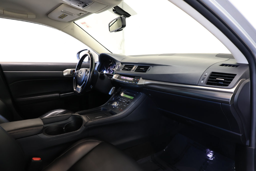 Used 2016 Lexus CT 200h w/ Seat Comfort Package FWD image 20