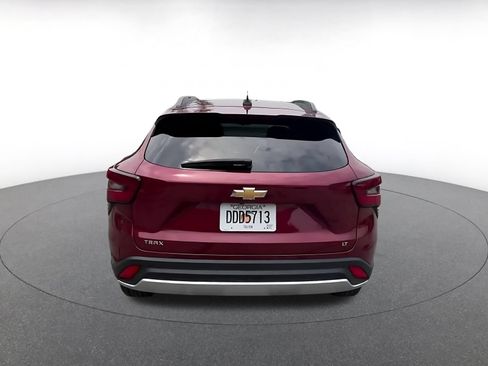 Used 2025 Chevrolet Trax LT FWD image 10