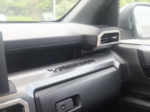 Used 2025 Toyota Tacoma TRD Off-Road AWD/4WD image 17