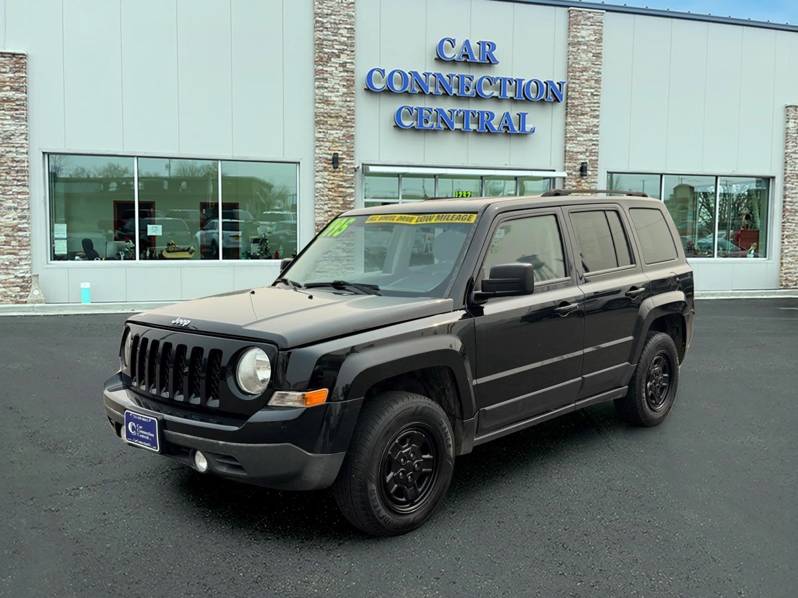 Used 2016 Jeep Patriot Latitude AWD/4WD image 1