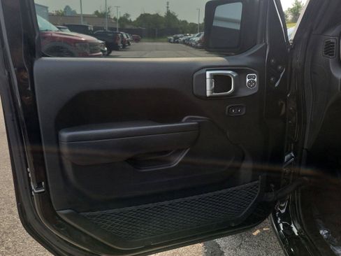 Used 2022 Jeep Wrangler Unlimited Sport AWD/4WD image 16