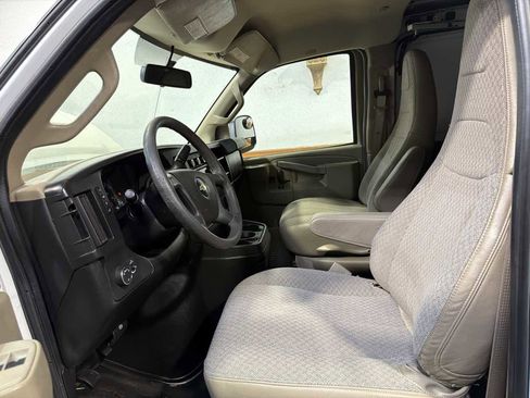 Used 2017 Chevrolet Express 2500 image 17