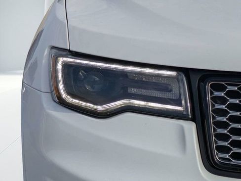 Used 2022 Jeep Grand Cherokee Laredo X RWD image 9