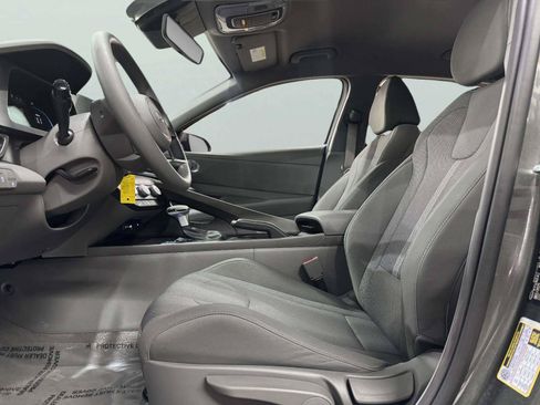 Used 2026 Hyundai Elantra SE FWD image 16