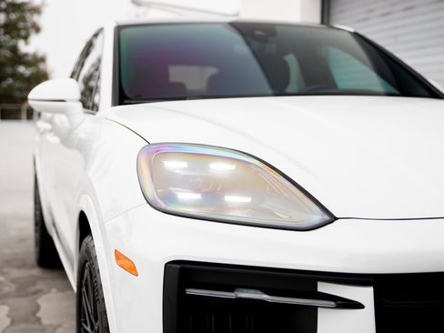 Certified 2024 Porsche Cayenne Coupe image 14