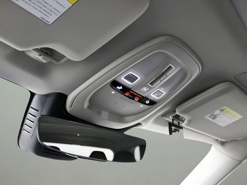 New 2025 Volvo XC90 B6 Core w/ Protection Package image 25