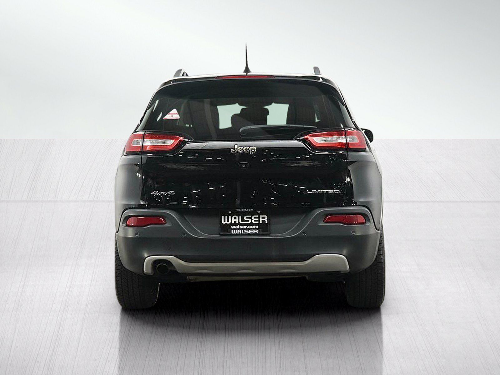 Used 2018 Jeep Cherokee Limited AWD/4WD image 4