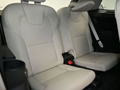 Used 2020 Volvo XC90 T5 Momentum w/ Protection Package Premier image 42