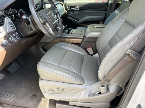 Used 2020 GMC Yukon Denali w/ Denali Premium Package image 7