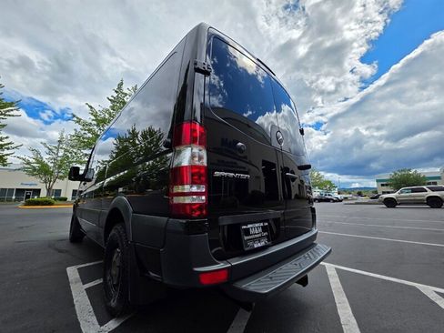 Used 2016 Mercedes-Benz Sprinter 2500 image 12