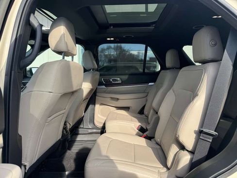 Used 2018 Ford Explorer Limited image 19
