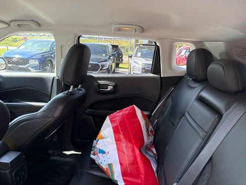 Used 2018 Jeep Compass Latitude FWD image 7