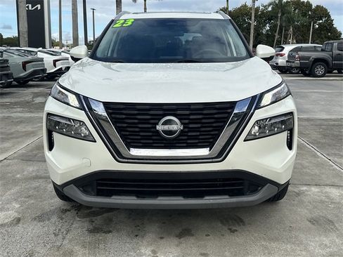 Used 2023 Nissan Rogue SV w/ SV Premium Package image 3