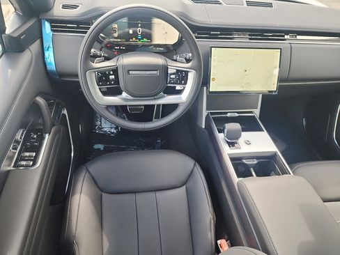 New 2025 Land Rover Range Rover SE image 9
