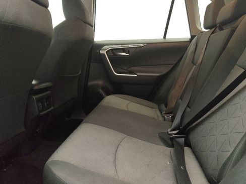 Used 2021 Toyota RAV4 XLE AWD/4WD image 18