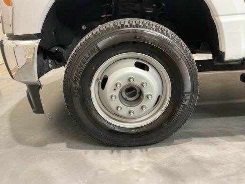Used 2023 Ford F350 XLT AWD/4WD image 6