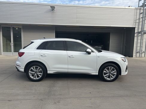Certified 2025 Audi Q3 2.0T Premium w/ Convenience Package image 4