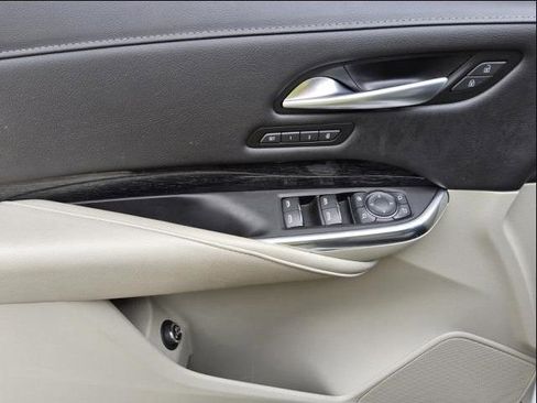 Used 2023 Cadillac XT4 Premium Luxury FWD image 6
