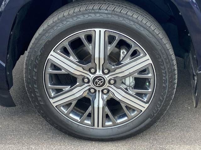 Used 2023 Toyota Sequoia Capstone AWD/4WD image 30