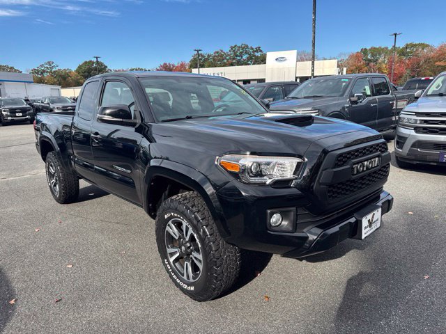 Used 2016 Toyota Tacoma TRD Sport w/ Towing Package AWD/4WD image 4