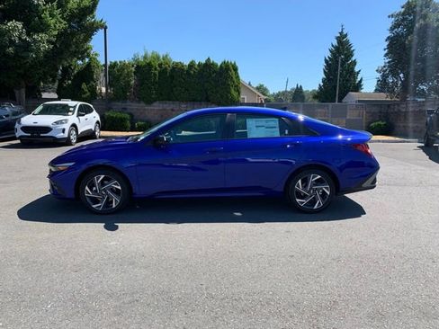 New 2025 Hyundai Elantra SEL image 2