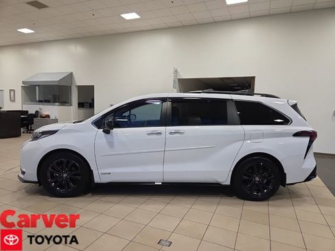 Used 2021 Toyota Sienna XSE w/ XSE Plus Package image 1