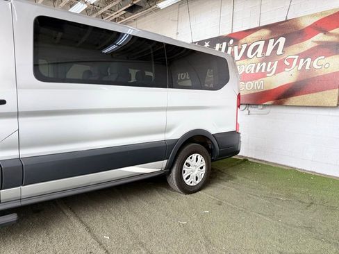 Used 2015 Ford Transit 150 XLT image 3