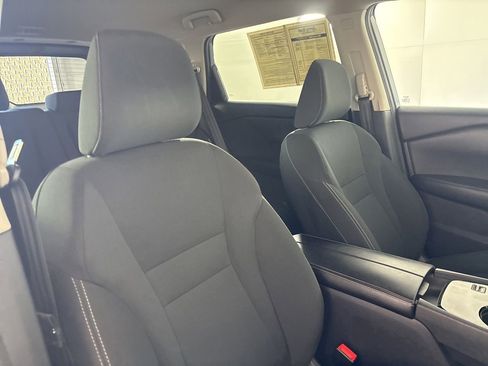 Used 2025 Nissan Rogue S image 25