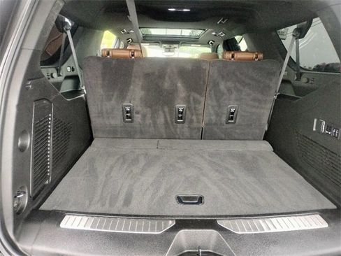 Used 2023 Chevrolet Suburban High Country image 20