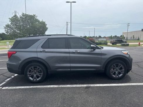 Used 2021 Ford Explorer XLT w/ Equipment Group 202A AWD/4WD image 5