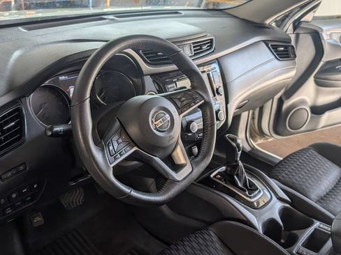 Used 2020 Nissan Rogue SV AWD/4WD image 6