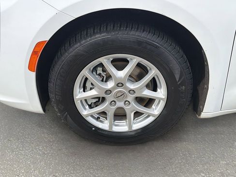 Used 2022 Chrysler Pacifica Touring-L FWD image 39
