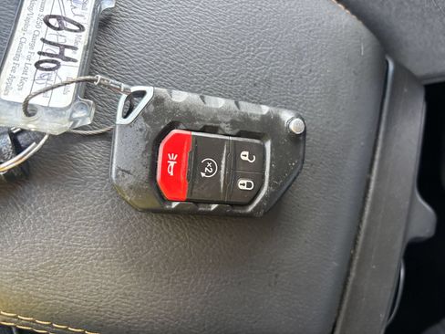 Used 2025 Jeep Wrangler Unlimited Sahara AWD/4WD image 21