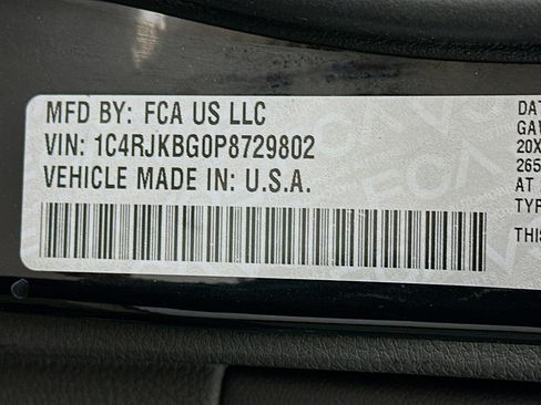 Used 2023 Jeep Grand Cherokee L Limited w/ Luxury Tech Group II image 12