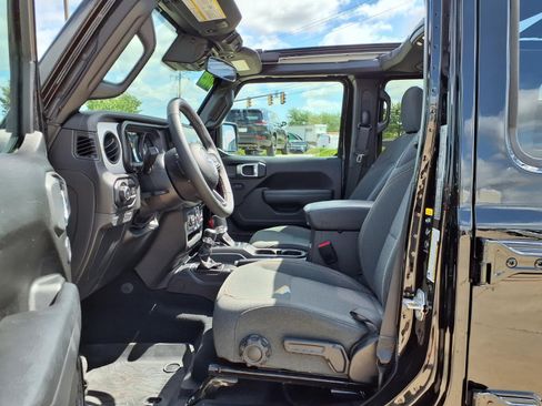 Used 2025 Jeep Wrangler Unlimited Sport AWD/4WD image 26