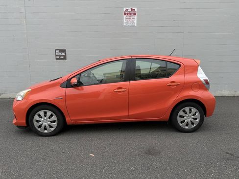 Used 2013 Toyota Prius C One FWD image 4