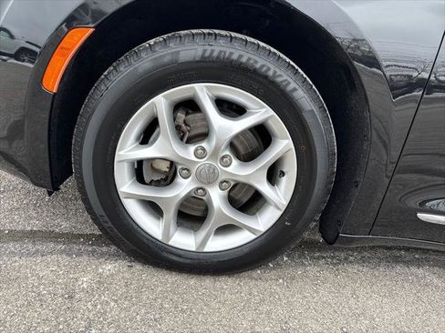 Certified 2020 Chrysler Pacifica Limited image 40