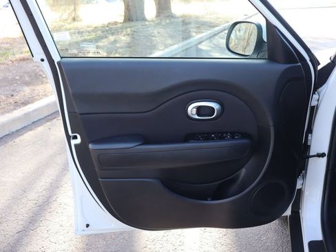 Used 2015 Kia Soul image 23
