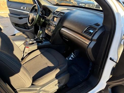 Used 2019 Ford Explorer XLT AWD/4WD image 34